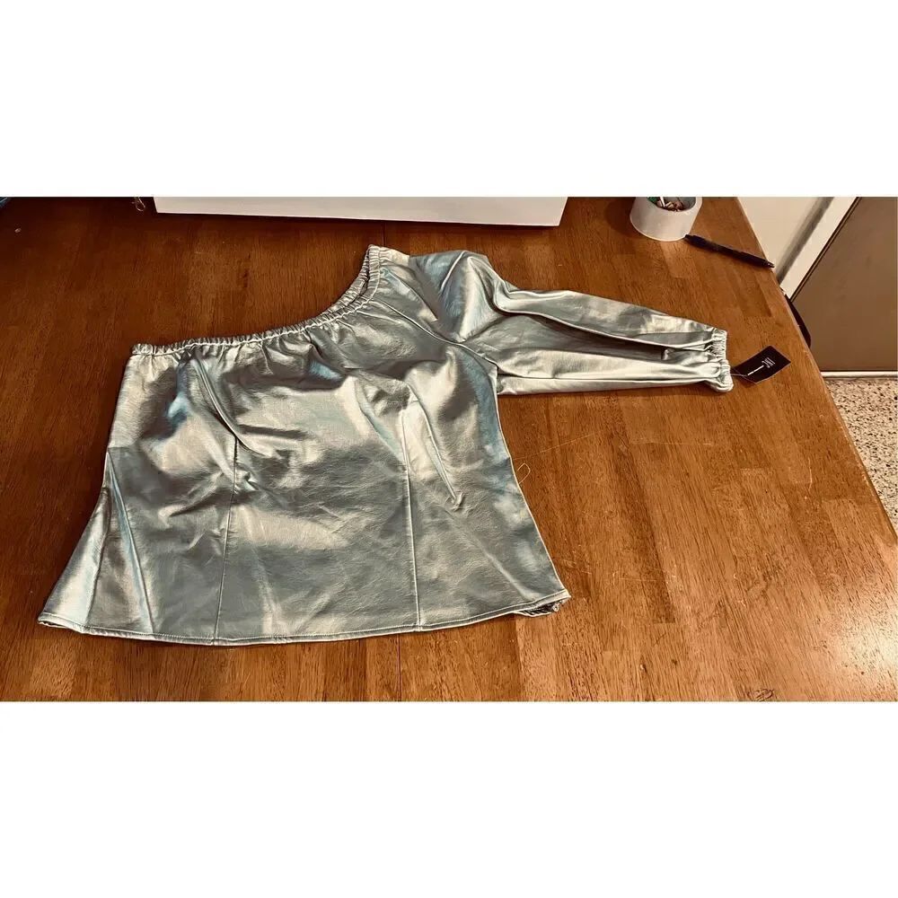 Inc International Concepts Silver Faux Leather Darted One Sleeved Party Top SZ L - Picture 2 of 11